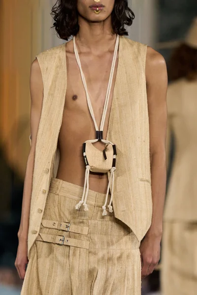 Look 27